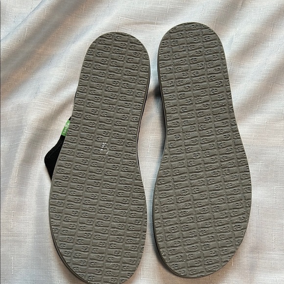 Sanuk Black and Gray Sandals Slip-On Comfort - Picture 3 of 6